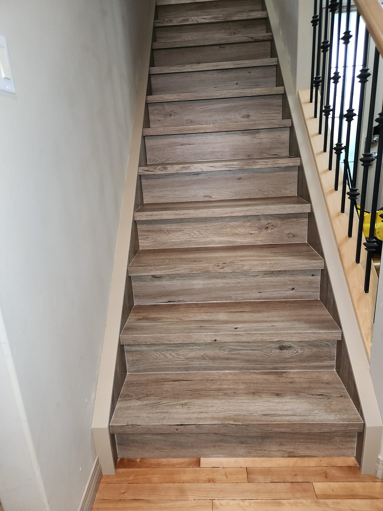 Custom wood stair finishing