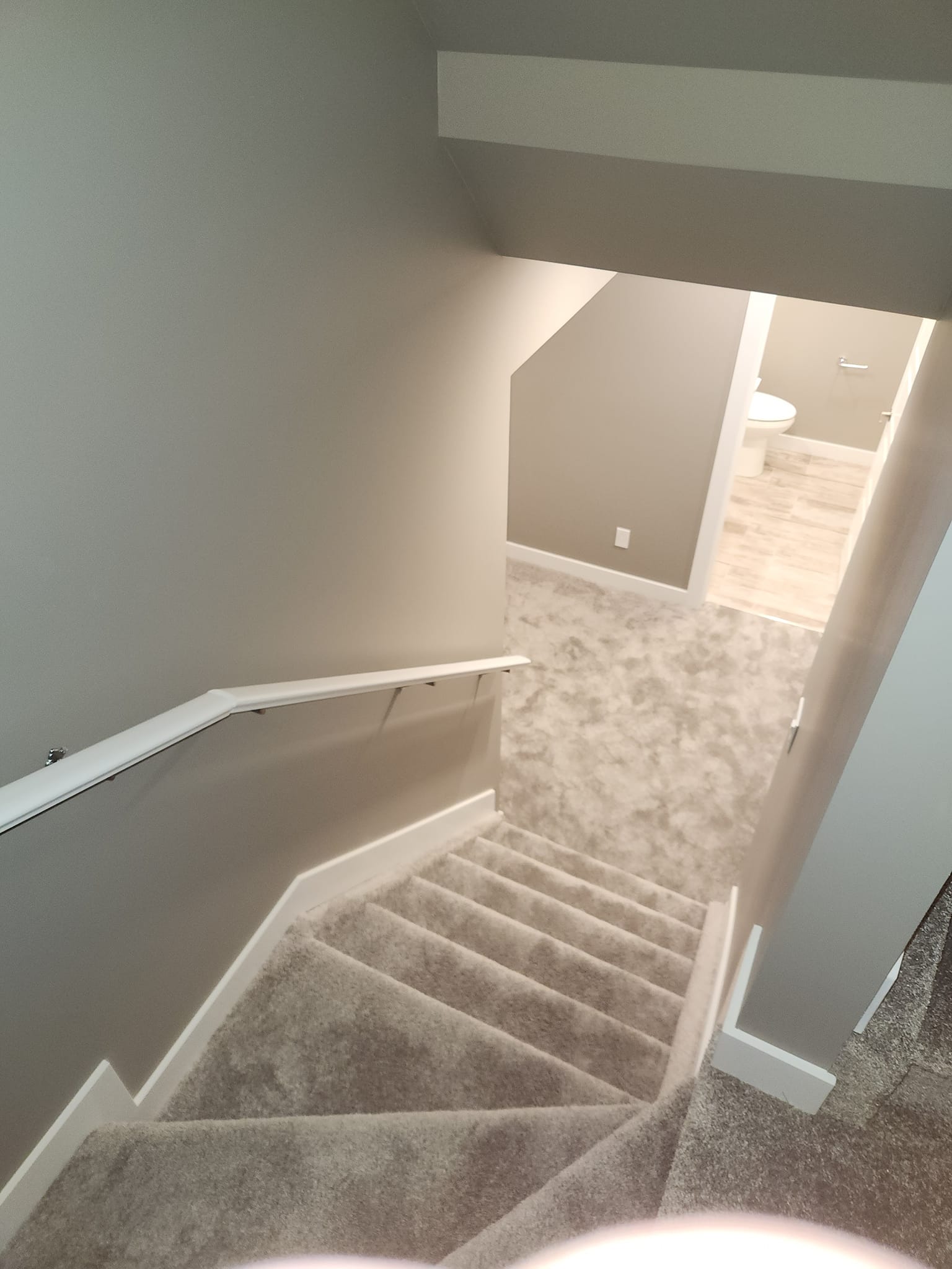 Carpeted suite stair access